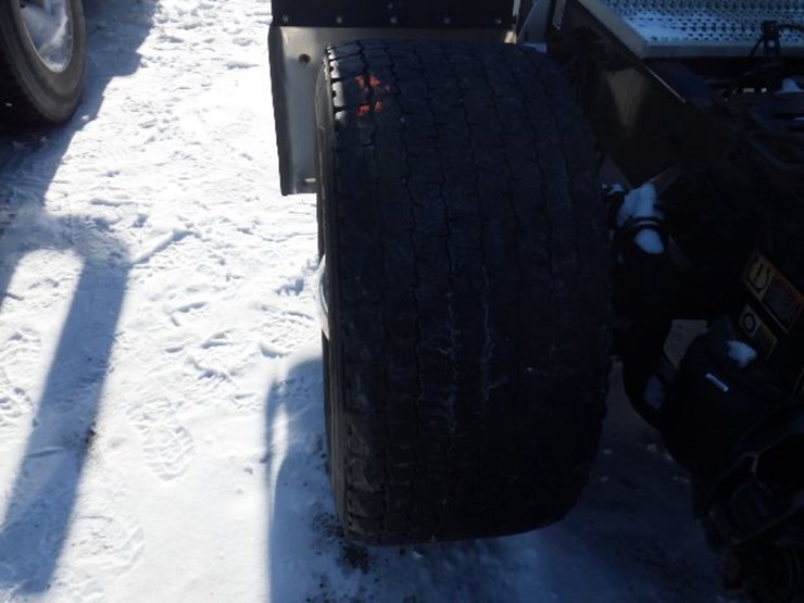 2019-peterbilt-579-image-16