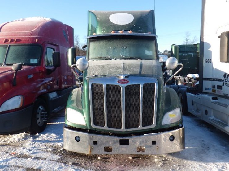 2017-peterbilt-579-image-2