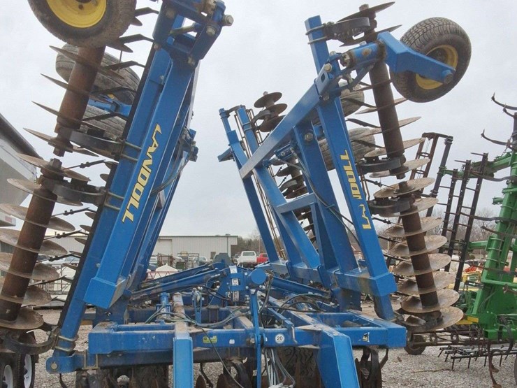 land-7431-29ft-disc,-vertical-tillage,-with-rear-basket,-walking-tandems,-19''-front-blades,-nice-image-1