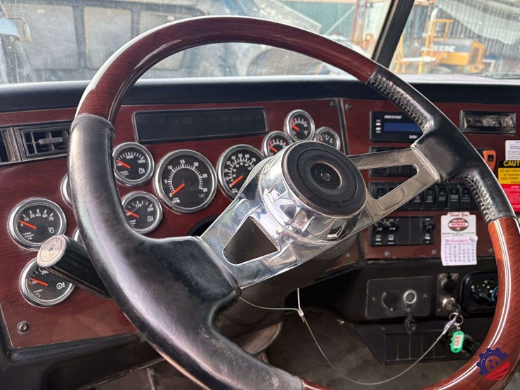 2021-western-star-4900ex-image-71