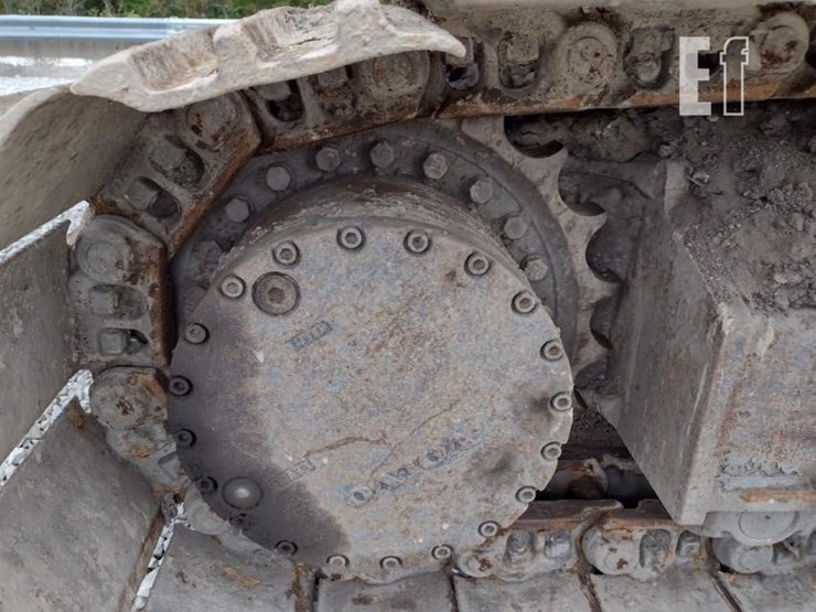 2015-volvo-ec220e-lr-image-26