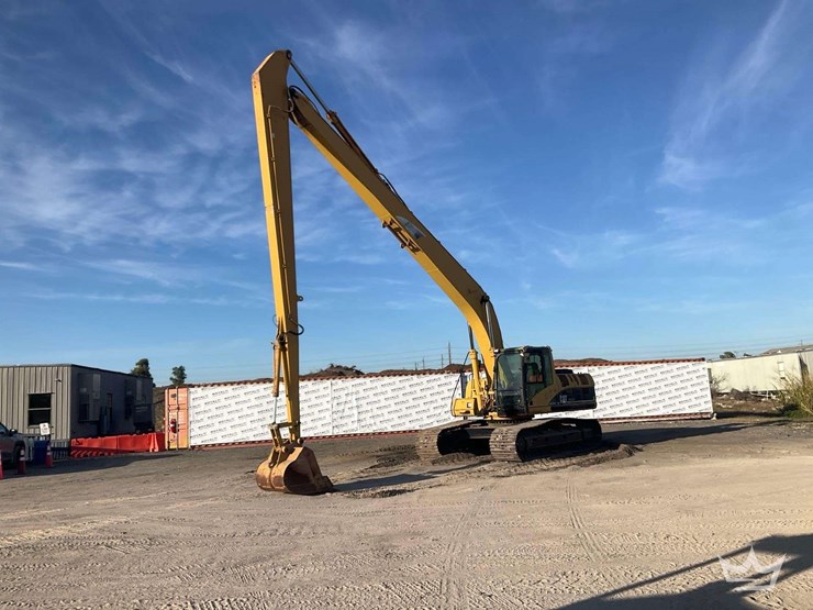 2005-caterpillar-325c-image-1