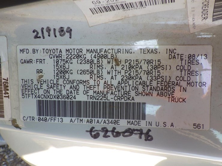 2013-toyota-tacoma-image-14