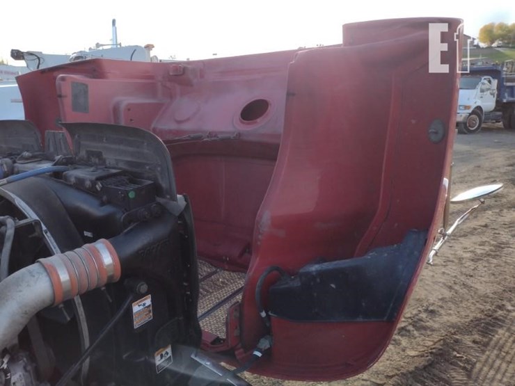 peterbilt-330-image-16