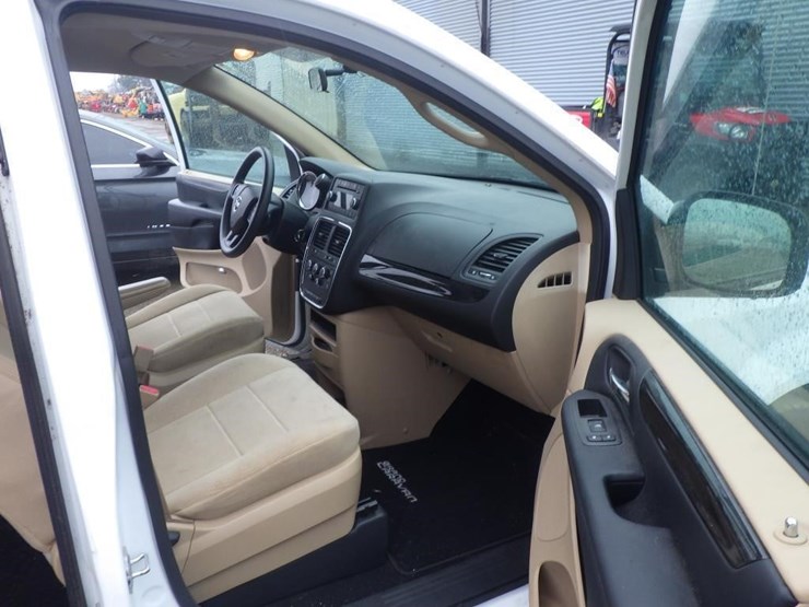 2014-dodge-grand-caravan-image-6