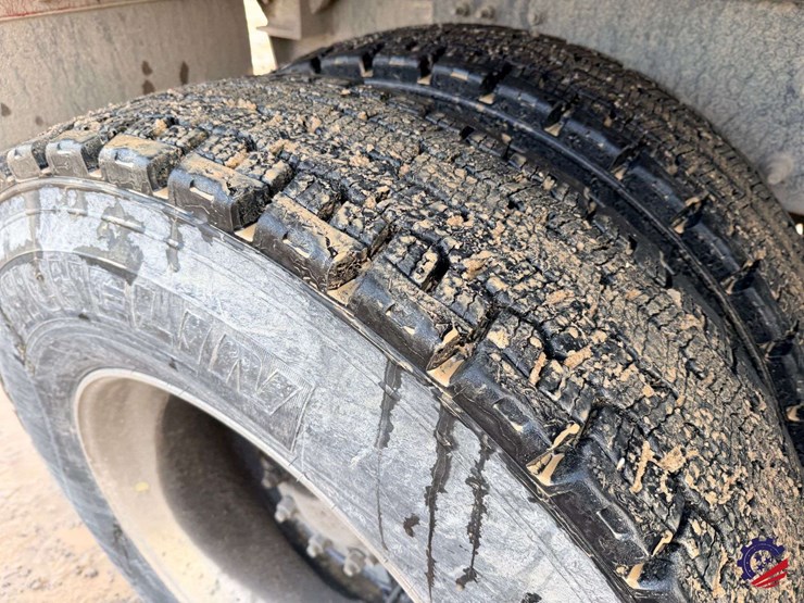 2018-mack-granite-gu713-image-26