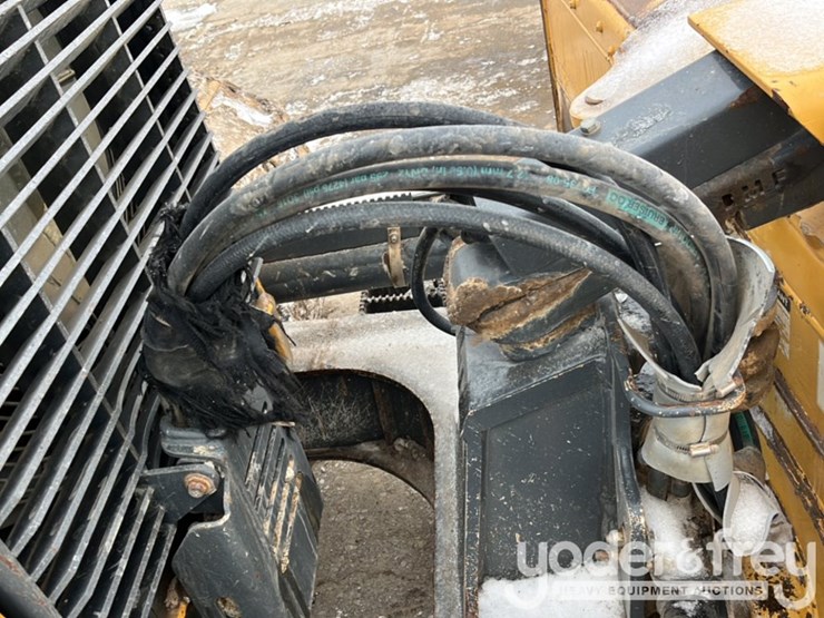 2016-deere-700k-lgp-image-12