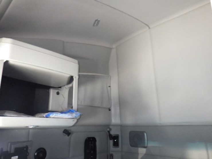 2020-kenworth-t680-image-21