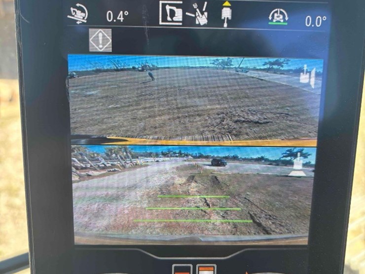 2020-caterpillar-320-image-39