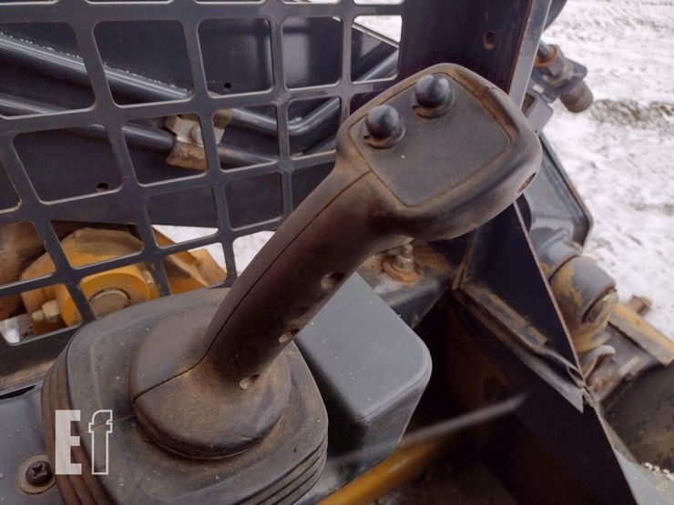 2019-deere-317g-image-10