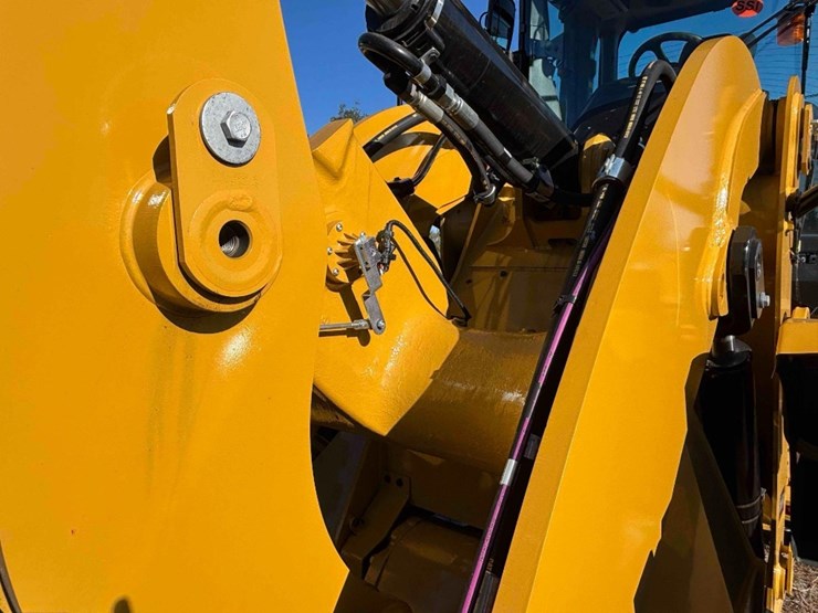 2025-caterpillar-938-image-8