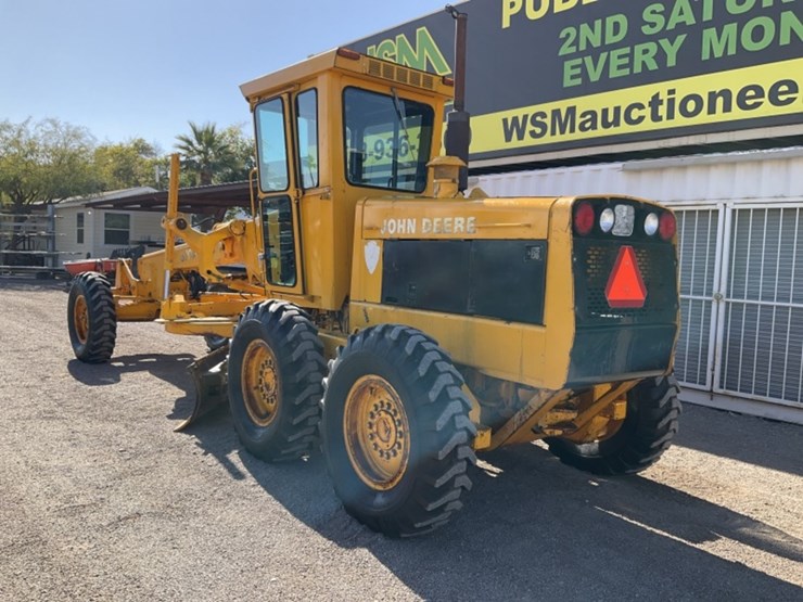 1981-deere-670a-image-7