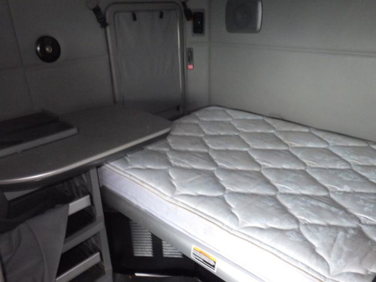 2022-kenworth-t680-image-23