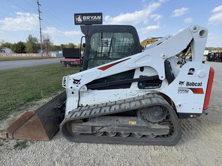 2022-bobcat-t770-image-2