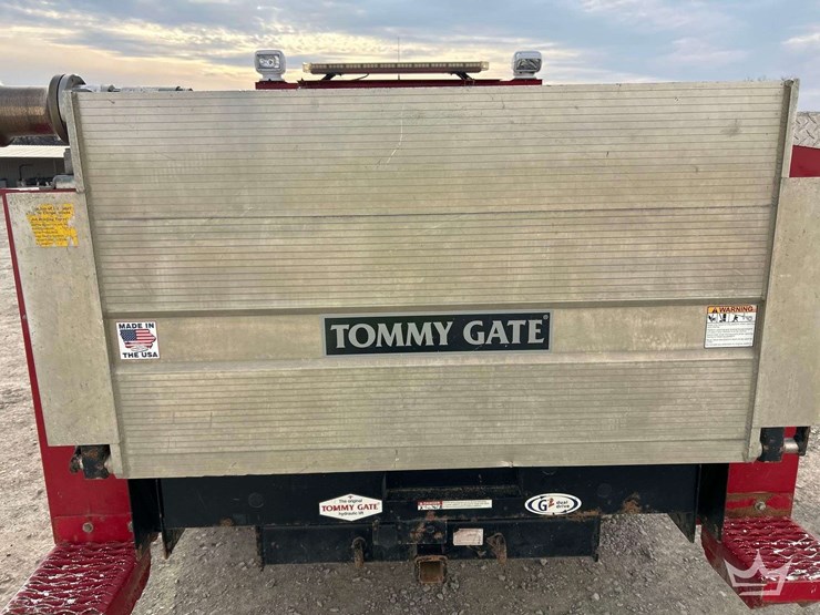 2017-dodge-3500-image-25