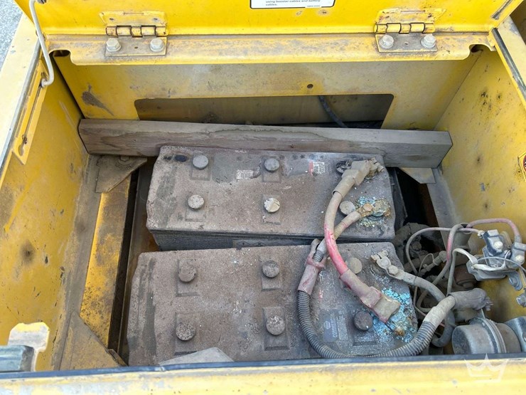 2011-komatsu-pc200-lc-8-image-11