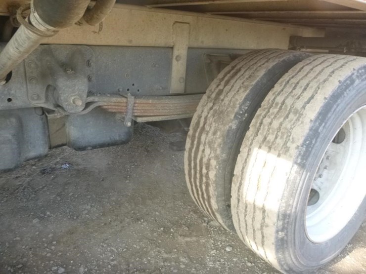 2005-chevrolet-4500-flatbed-truck-image-18