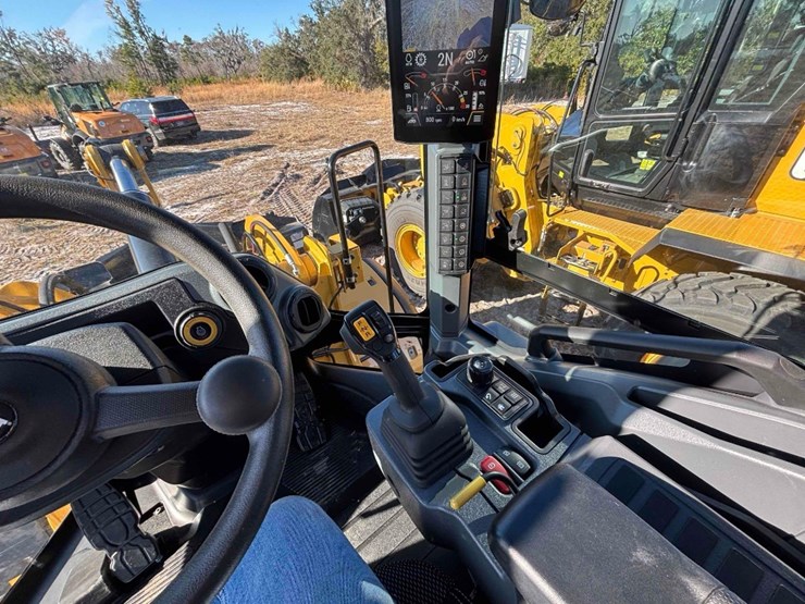 2025-caterpillar-930-image-20