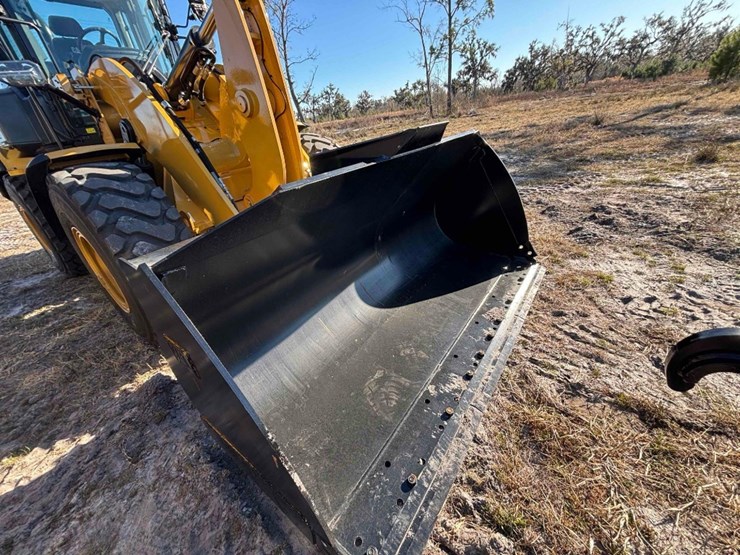 2025-caterpillar-930-image-8