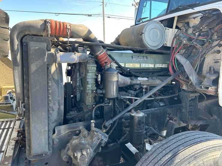 1996-freightliner-fld120-image-11