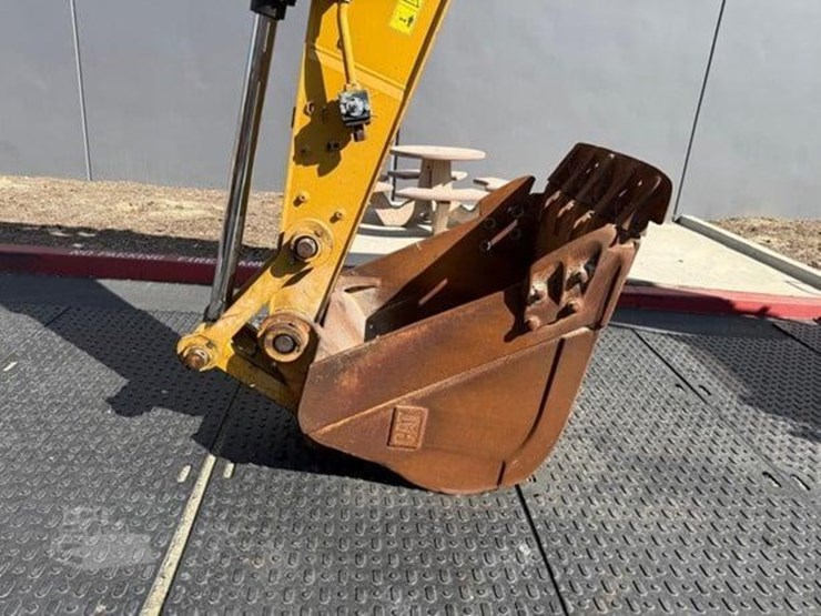 2021-caterpillar-320-image-4