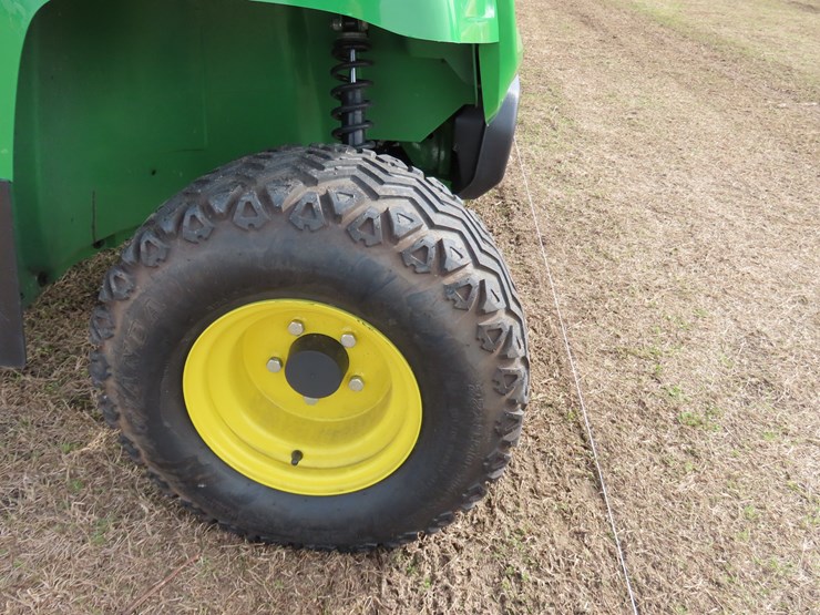 2024-john-deere-tx-4x2-image-3