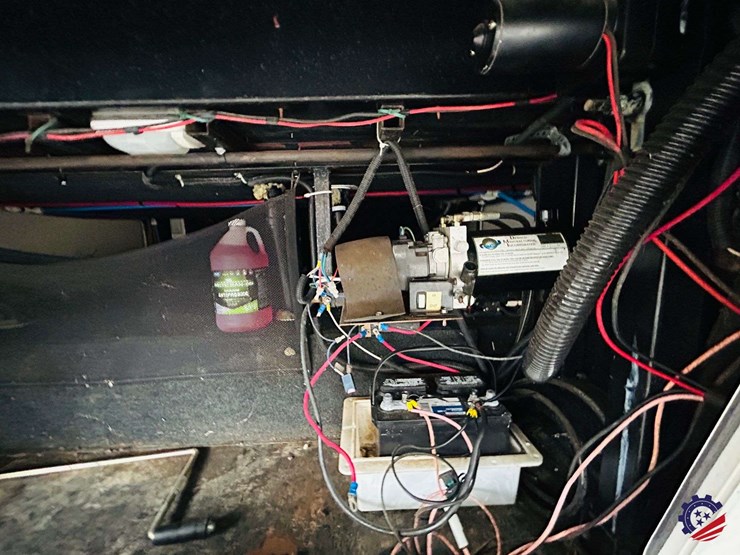 2003-forest-river-wildcat-28rk-t/a-camper-gooseneck-trailer-image-11