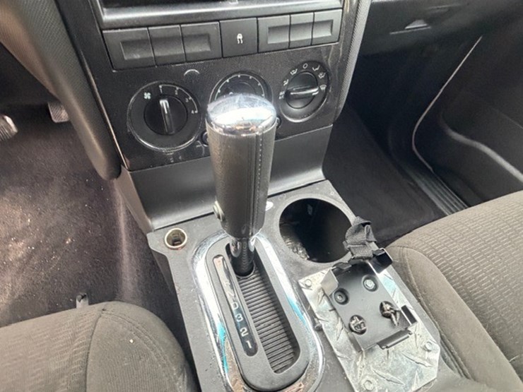 2011-ford-explorer-image-43