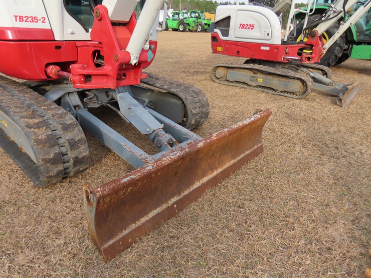 2020-takeuchi-tb235-2-image-5