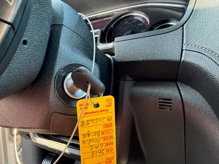 2015-gmc-acadia-sle-image-43