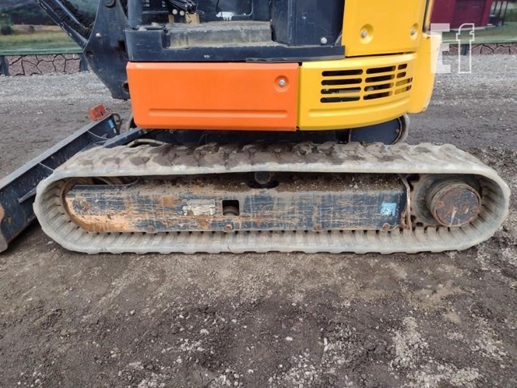 2022-deere-26g-image-34