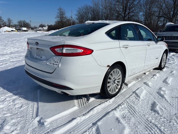 #1119-•-2016-ford-fusion-hybrid-passenger-car-image-8