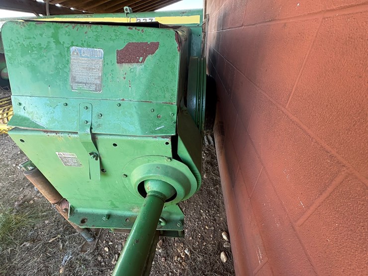 john-deere-336-image-11