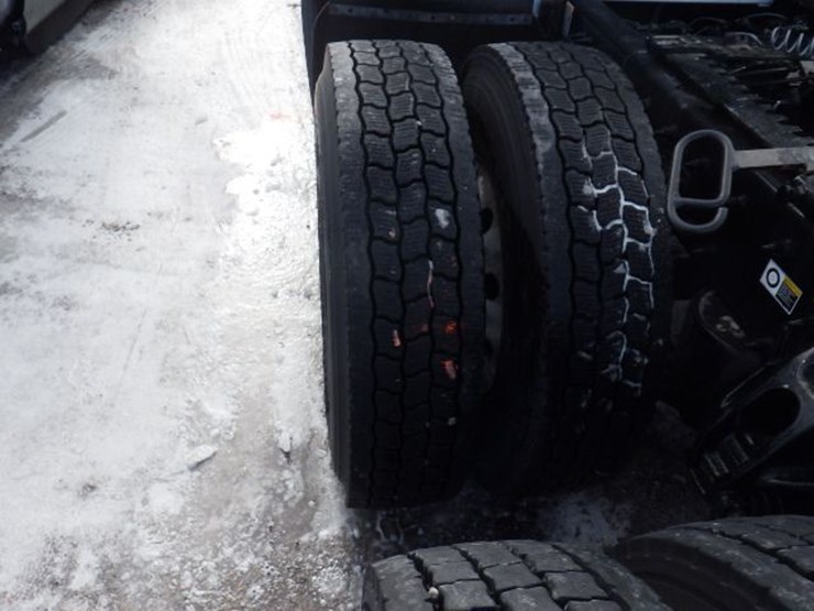 2019-peterbilt-579-image-19