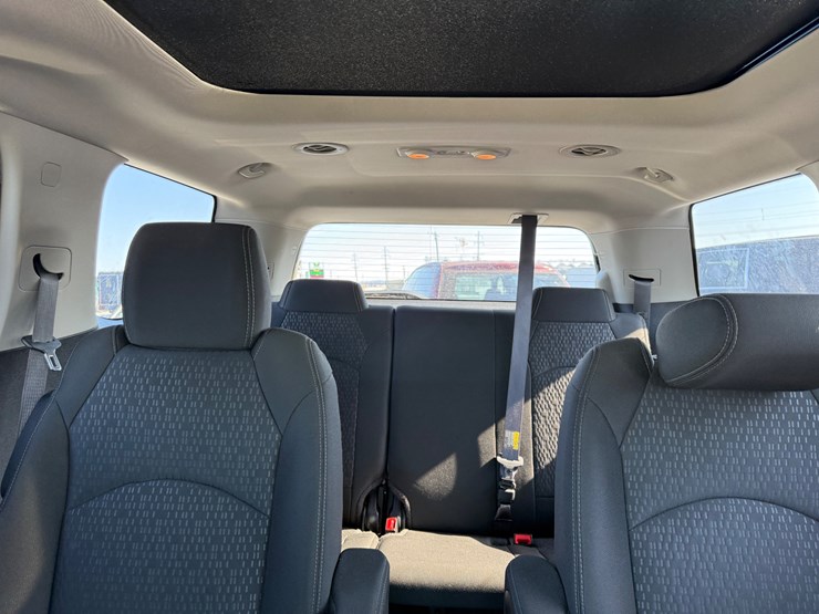 2015-gmc-acadia-sle-image-34