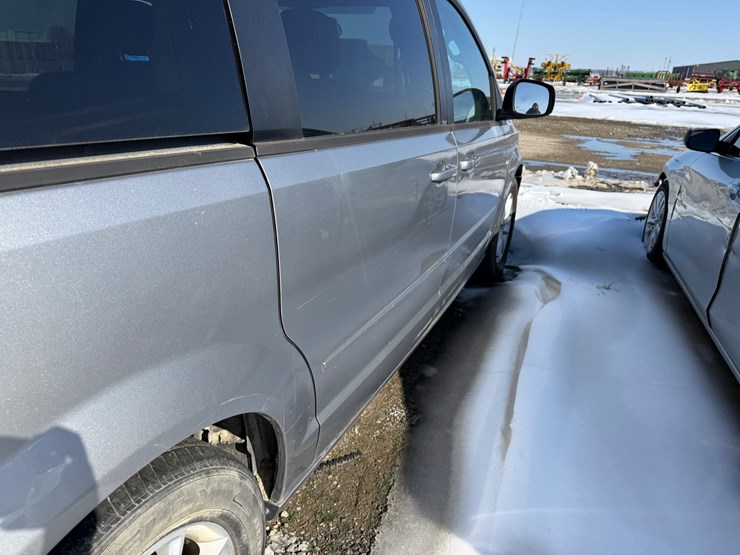 2014-dodge-grand-caravan-image-37