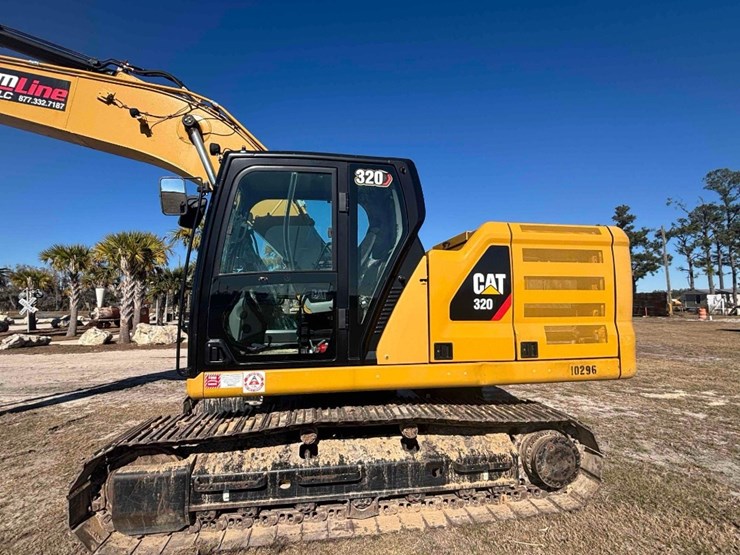 2020-caterpillar-320-image-11