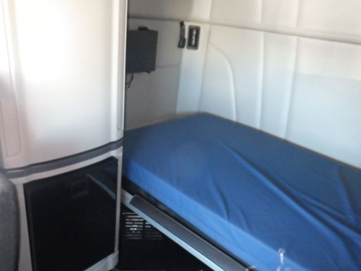 2021-peterbilt-579-image-24