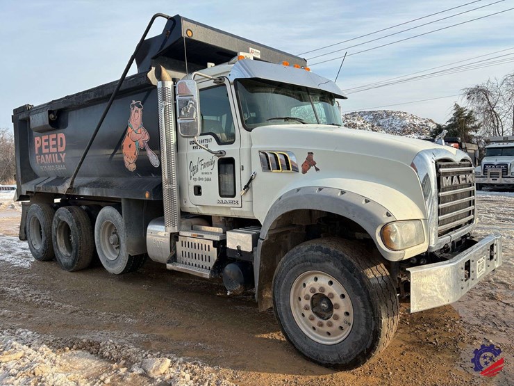 2017-mack-granite-gu713-image-5