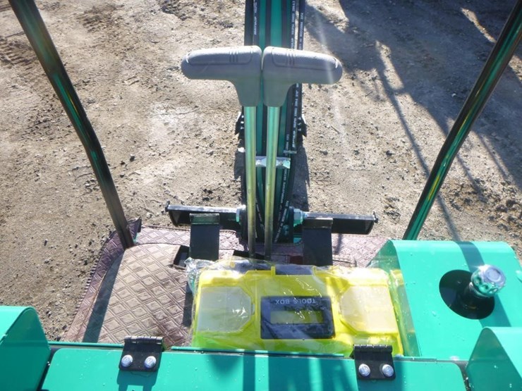 2025-agt-h15r-hydraulic-excavator-image-23