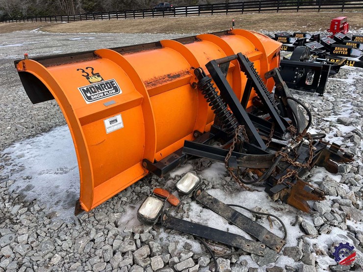 monroe-11’-snow-&-ice-plow-image-2