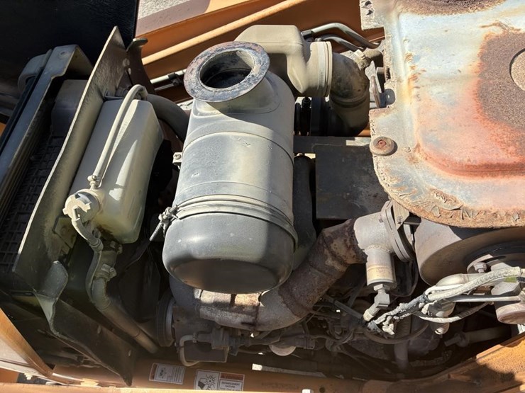 2009-case-570m-xt-image-33