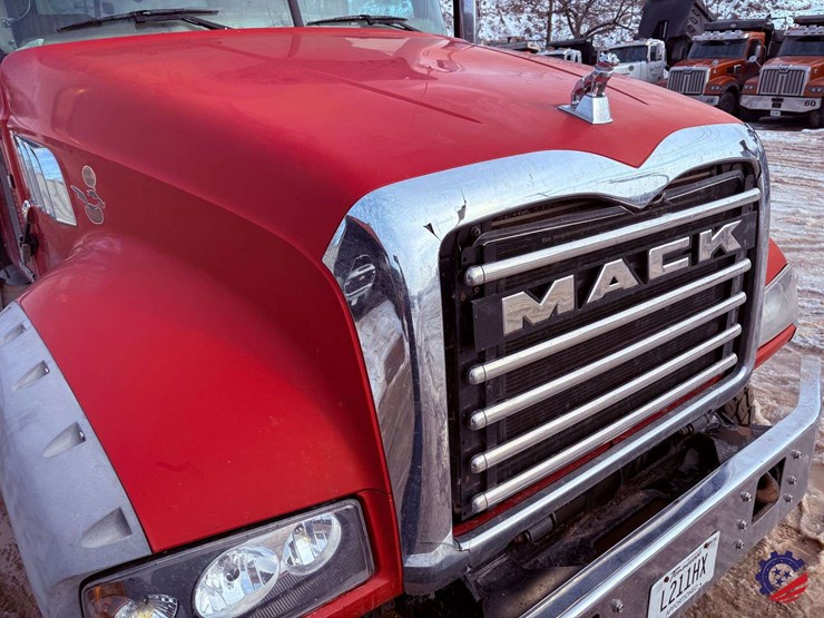 2017-mack-granite-gu713-image-16