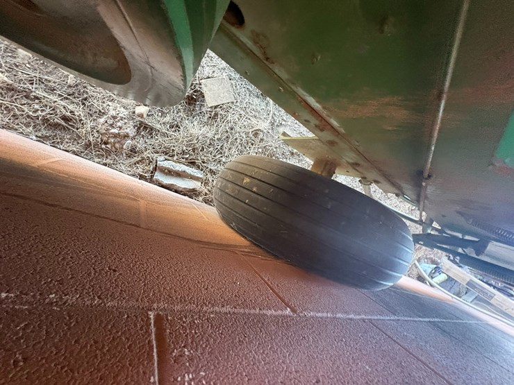 john-deere-336-image-10