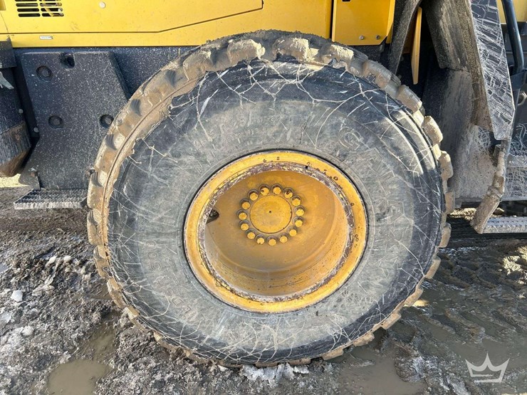 2013-komatsu-wa320-image-28