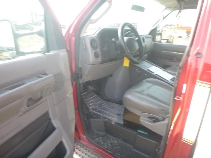 2017-ford-e350-image-8