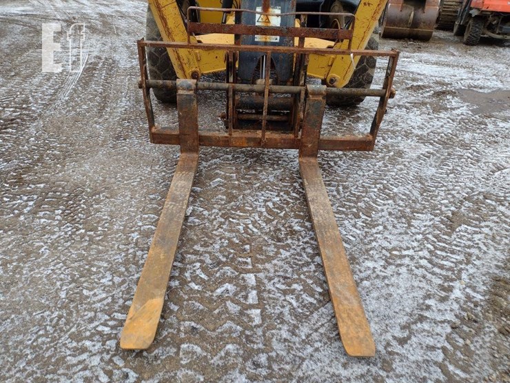 2015-caterpillar-tl1055c-image-12