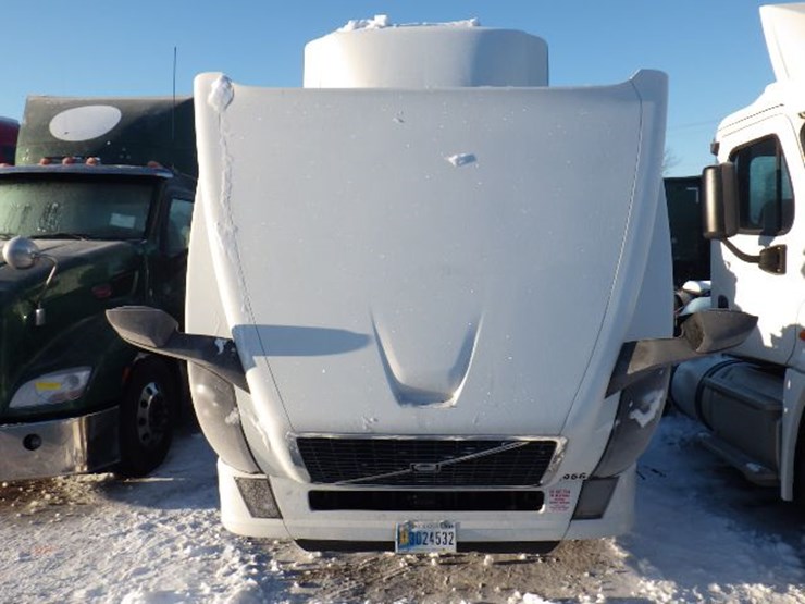 2018-volvo-vnl-300-image-23