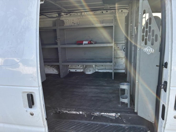 2001-ford-e250-image-11