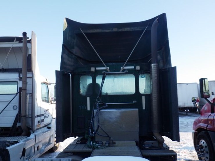 2017-peterbilt-579-image-11